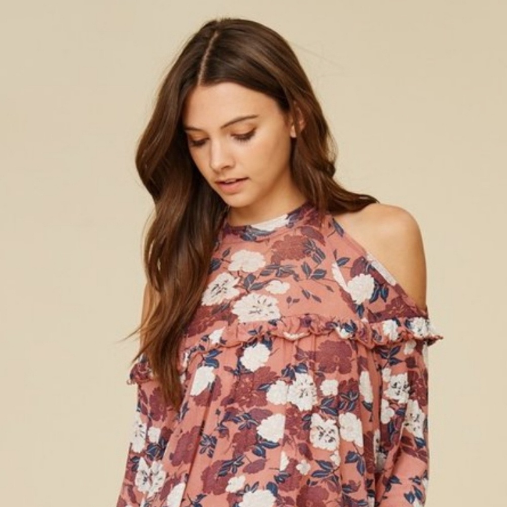 SALE!! Annabelle Cold Shoulder Top